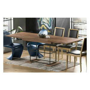 Bild von Eleganter Tisch aus Stirling Eiche von Endo